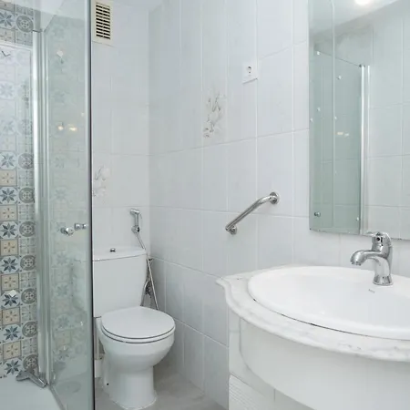 Piso En La Oliva Bien Comunicado * Seville