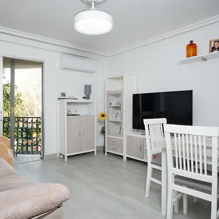 Piso En La Oliva Bien Comunicado * Seville