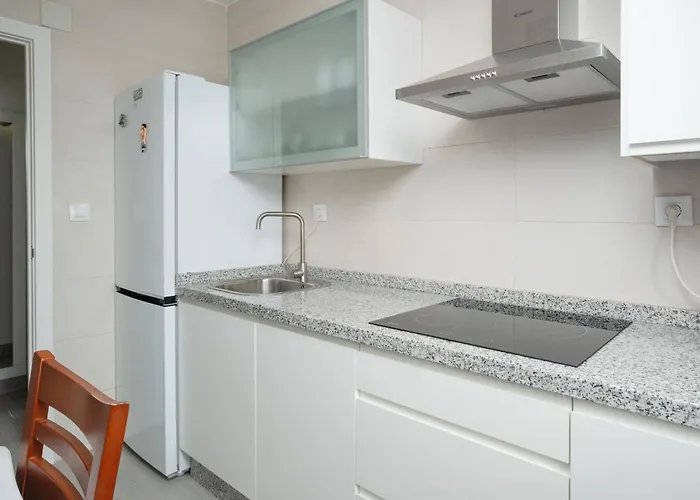Piso En La Oliva Bien Comunicado * Sevilla